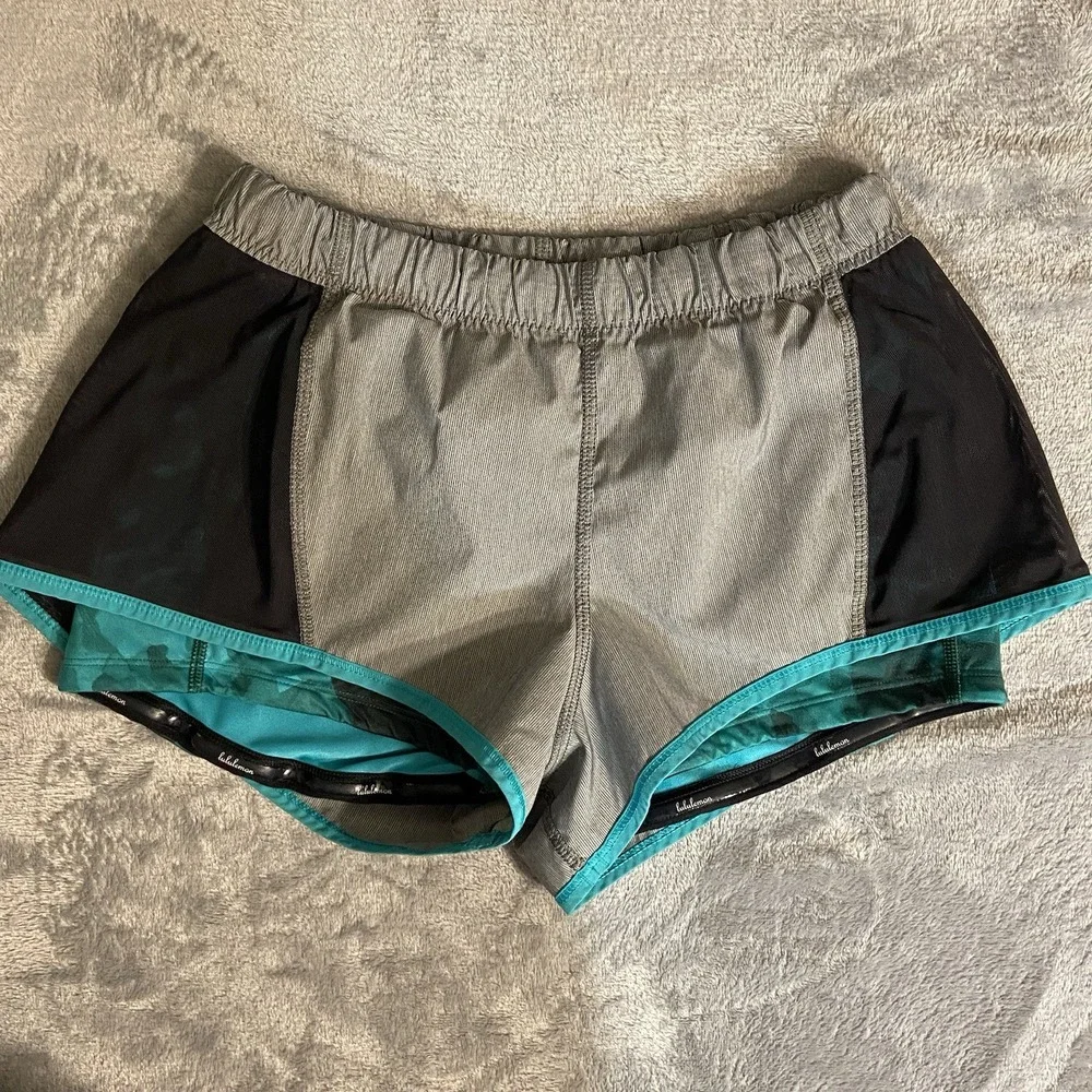 Lululemon Women Shortie Shorts Camo Lined Small 4‎